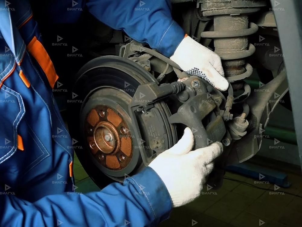Замена тормозных колодок Hyundai Tiburon