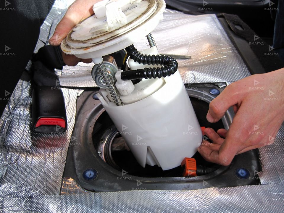 Замена топливного фильтра Mitsubishi