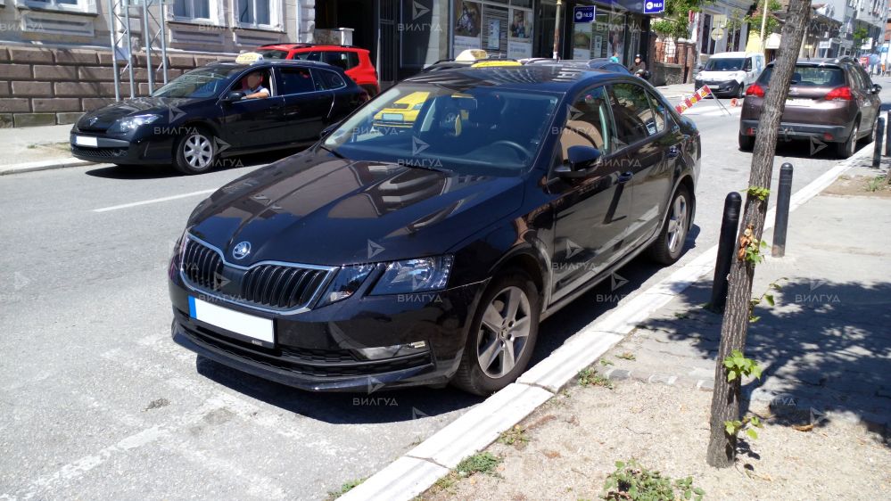 Замена воздушного фильтра Škoda Octavia